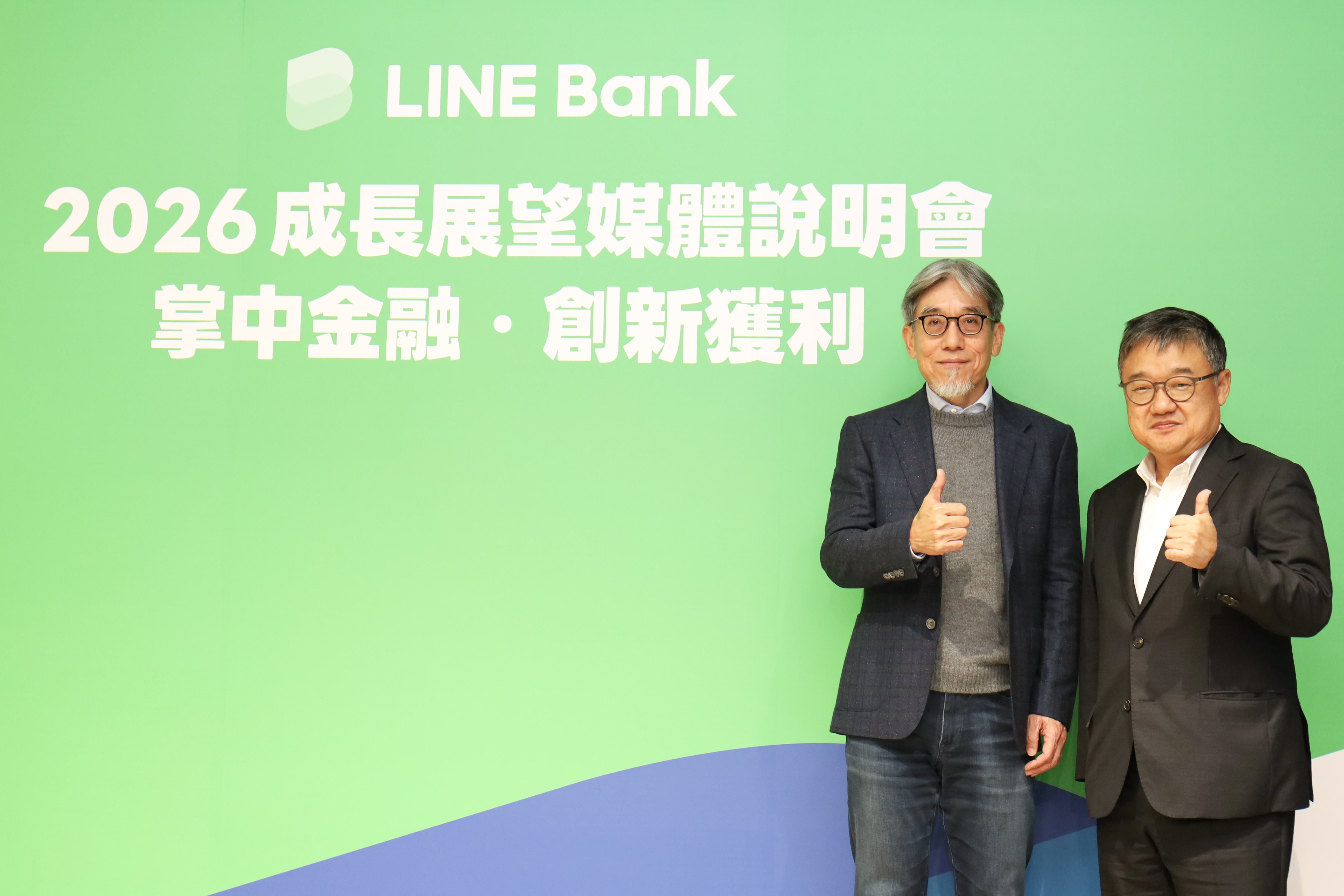 LINE Bank Taiwan 取締役会長 ファン・インジュン（右）およびCEO モリス・ファン（左）の写真